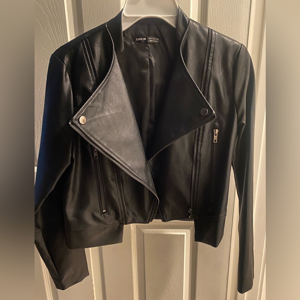 Women’s black biker leather jacket size M